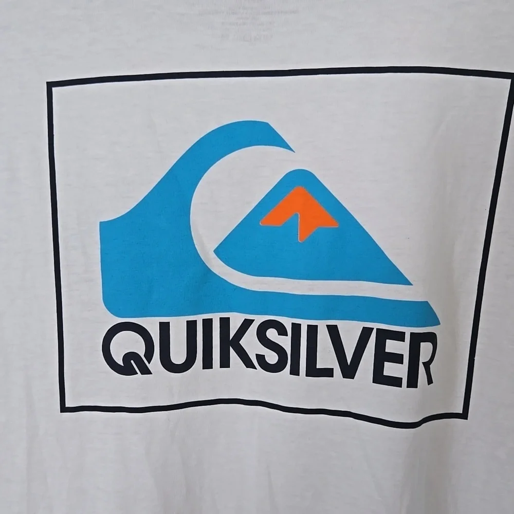 Quiksilver | White Graphic Tee Size Medium NWOT